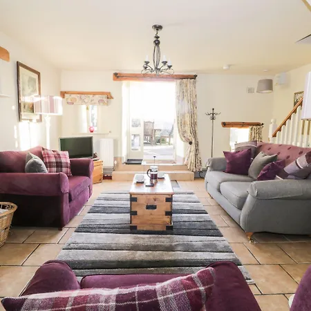 Swallow * סקארבורו